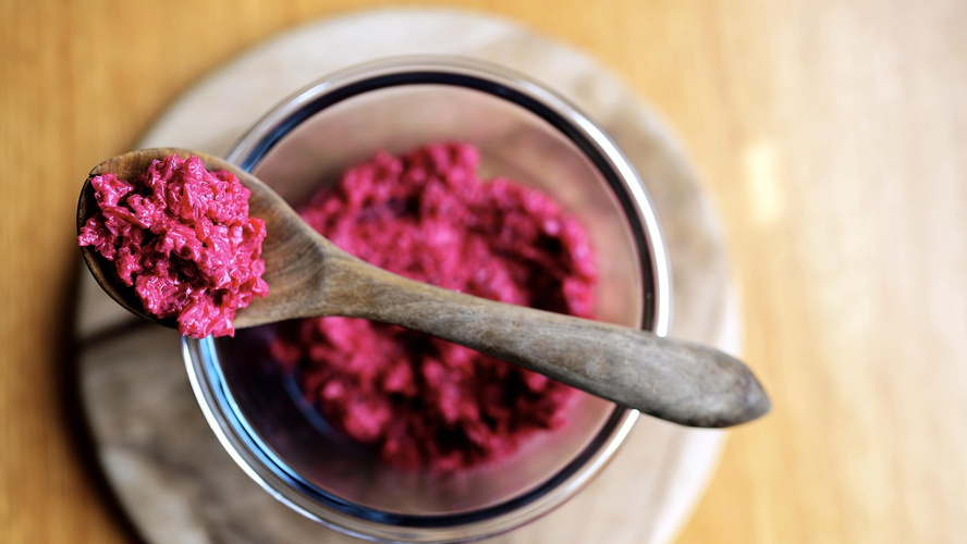 Rezeptbild für Schwarzwurzeln mit Rote Bete-Püree