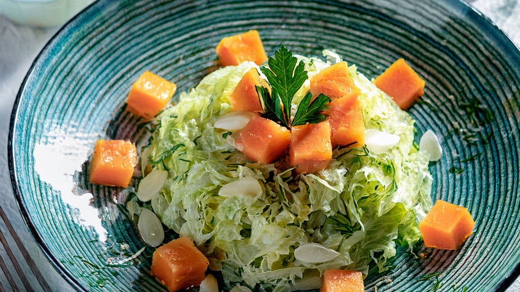 Rezeptbild für Melone auf Spitzkohlsalat