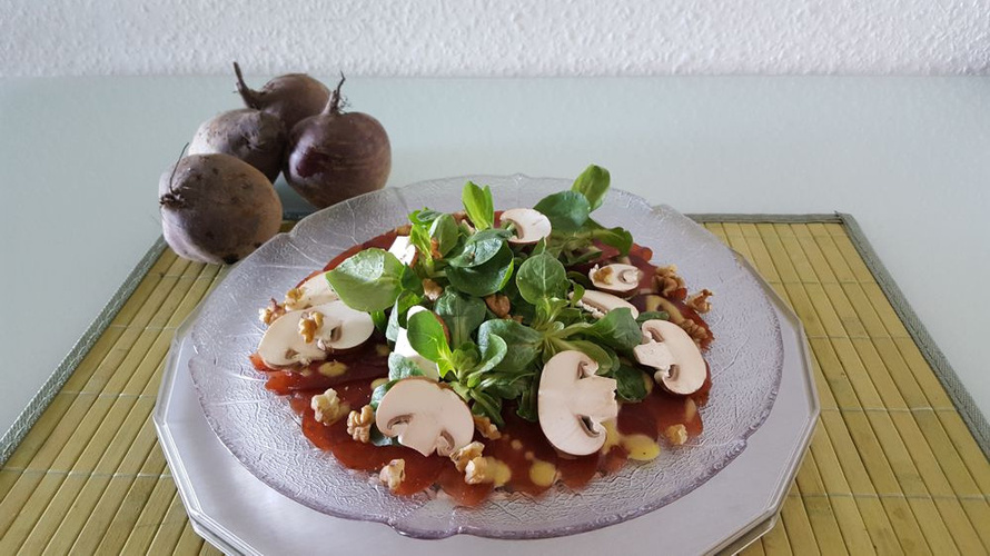 Rezeptbild für Rote Bete-Carpaccio mit Walnuss-Vinaigrette