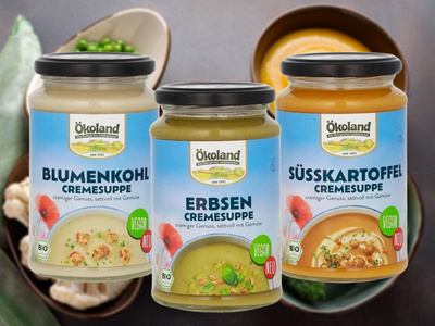 Drei Gläser mit veganer Cremesuppe in den Sorten Blumenkohl, Erbsen, und Süßkartoffel.