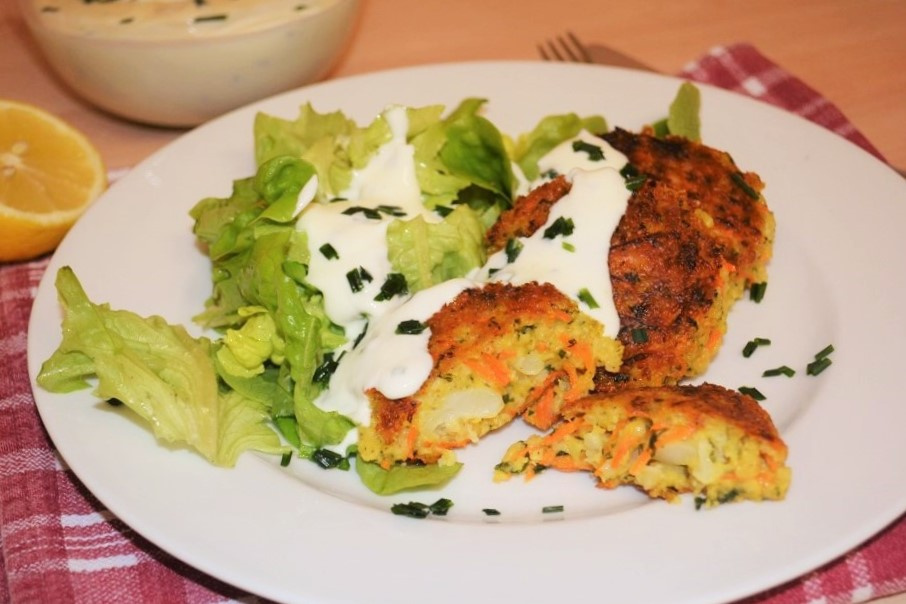 Rezeptbild für Blumenkohl-Hirse-Puffer