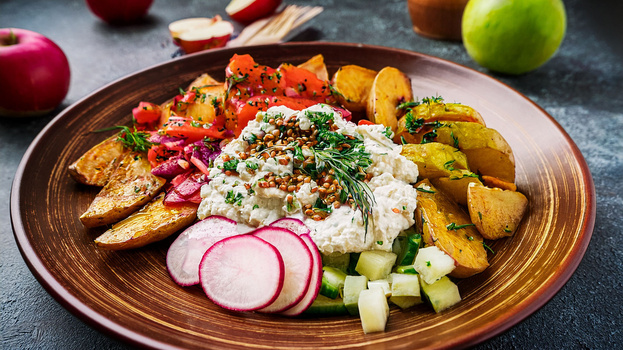 Rezeptbild für Radieschen-Quark mit Rosmarinkartoffeln