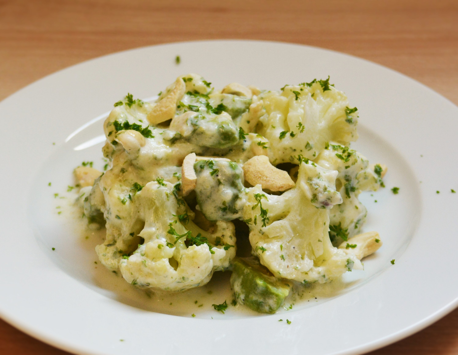 Rezeptbild für Blumenkohl-Avocado-Salat