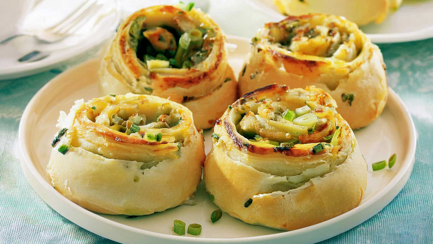 Rezeptbild für Hefeschnecken mit Porree und Schinken